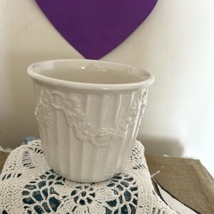 Vintage BASSANO Made In Italy -Ceramic White with entwined raised flowers chain